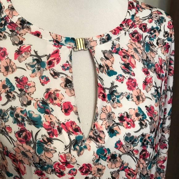 ONE LEFT • Lolo Lucy Floral Top - Picture 2 of 4